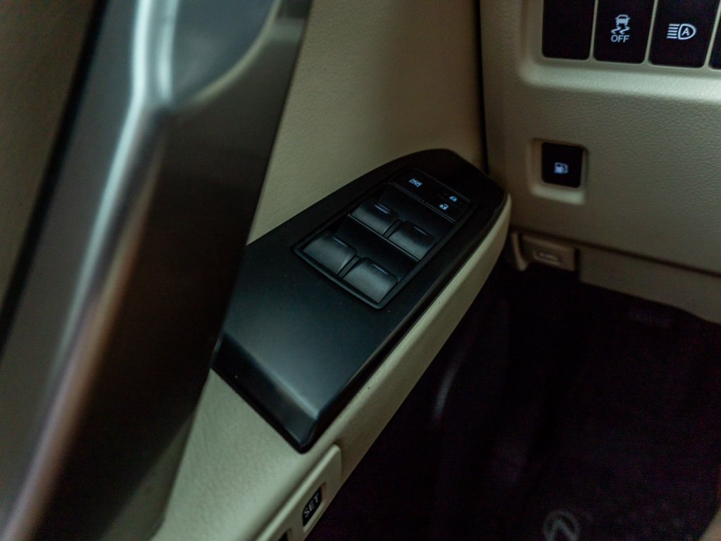 Used 2023 Lexus GX 460 Premium w/ Accessory Package AWD/4WD image 29