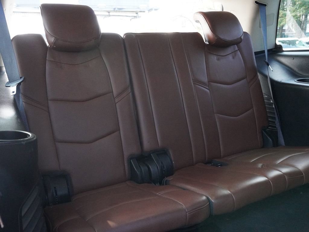 Used 2020 Cadillac Escalade Luxury w/ Escalade Sport Edition image 39