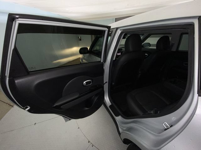 Used 2016 Kia Soul ! FWD image 21