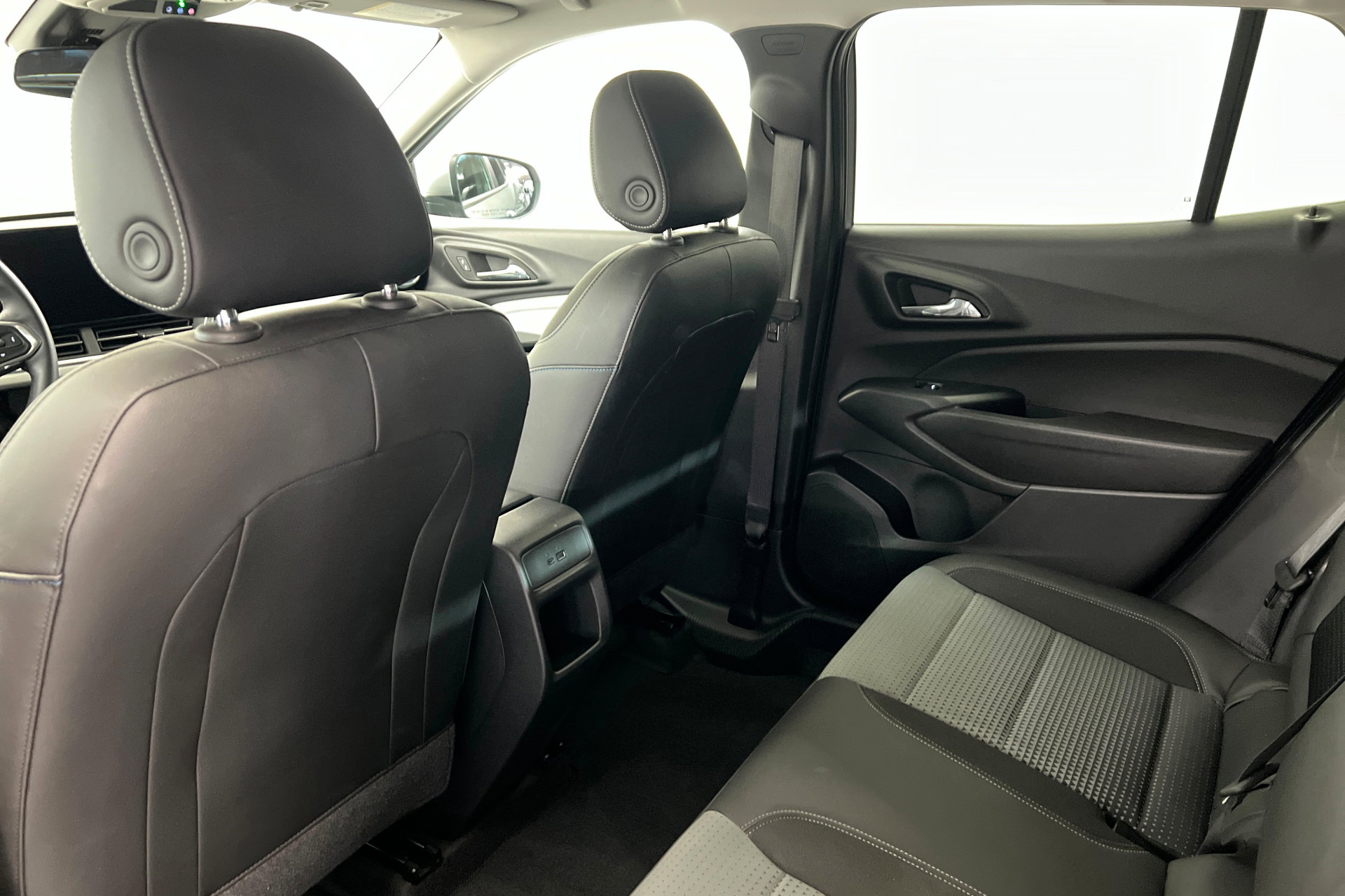 Used 2025 Chevrolet Trax LT w/ LT Convenience Package FWD image 20