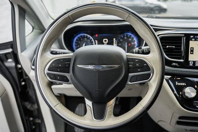 Certified 2019 Chrysler Pacifica Limited FWD image 33