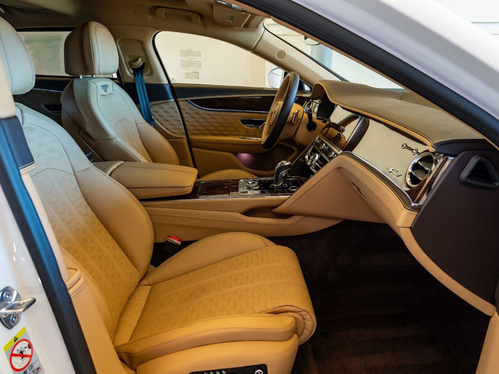Used 2025 Bentley Flying Spur Plug-In Hybrid AWD/4WD image 19