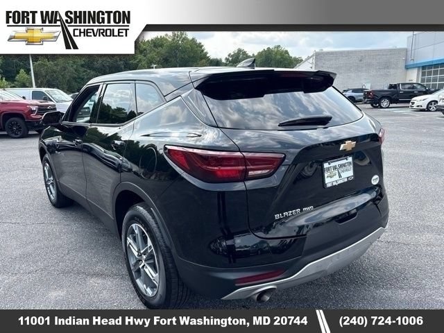 Used 2025 Chevrolet Blazer LT AWD/4WD image 3
