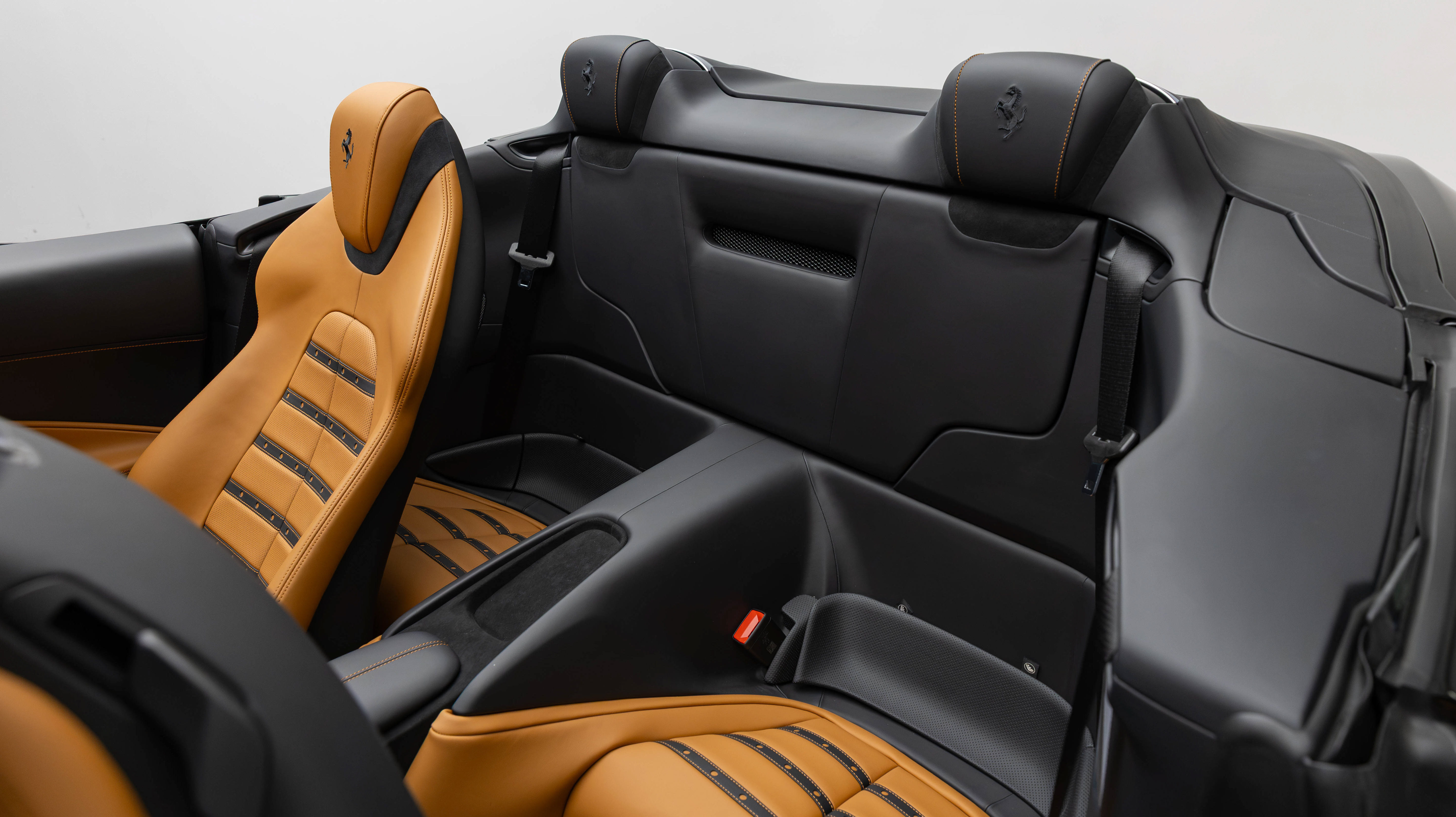 Certified 2025 Ferrari Roma Spider RWD image 51