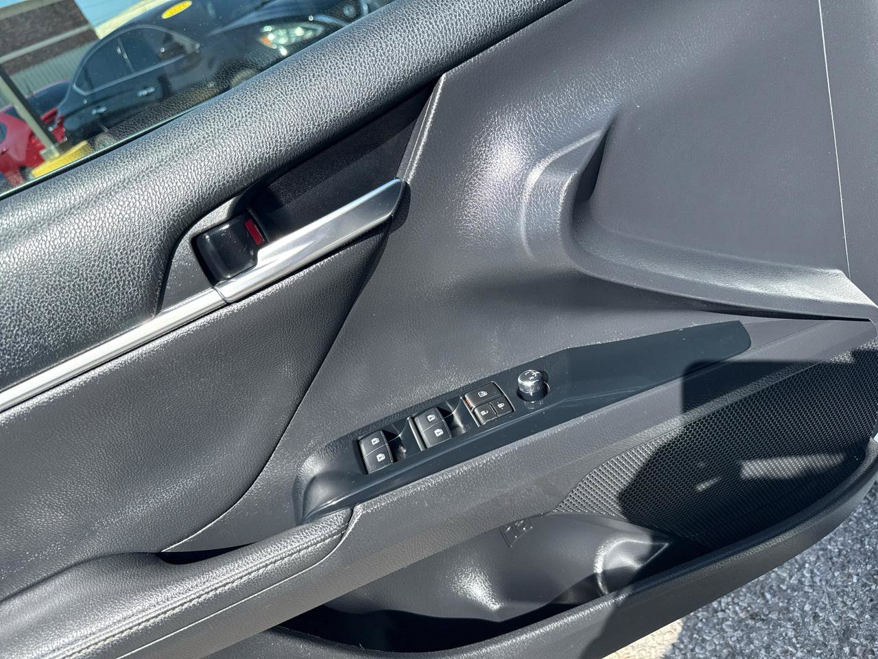 Used 2020 Toyota Camry XSE FWD image 13