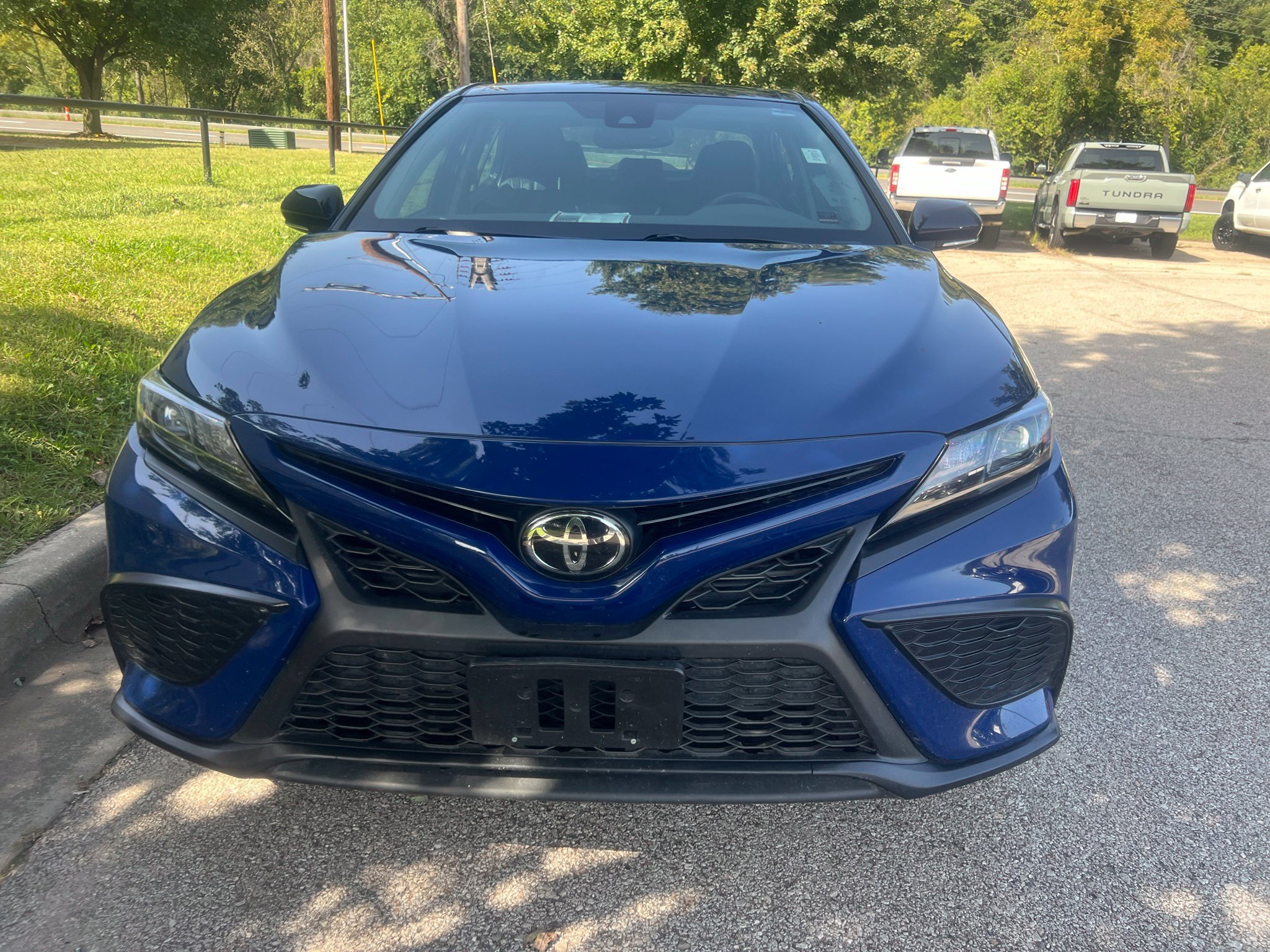 Used 2023 Toyota Camry SE w/ Convenience Package FWD image 2
