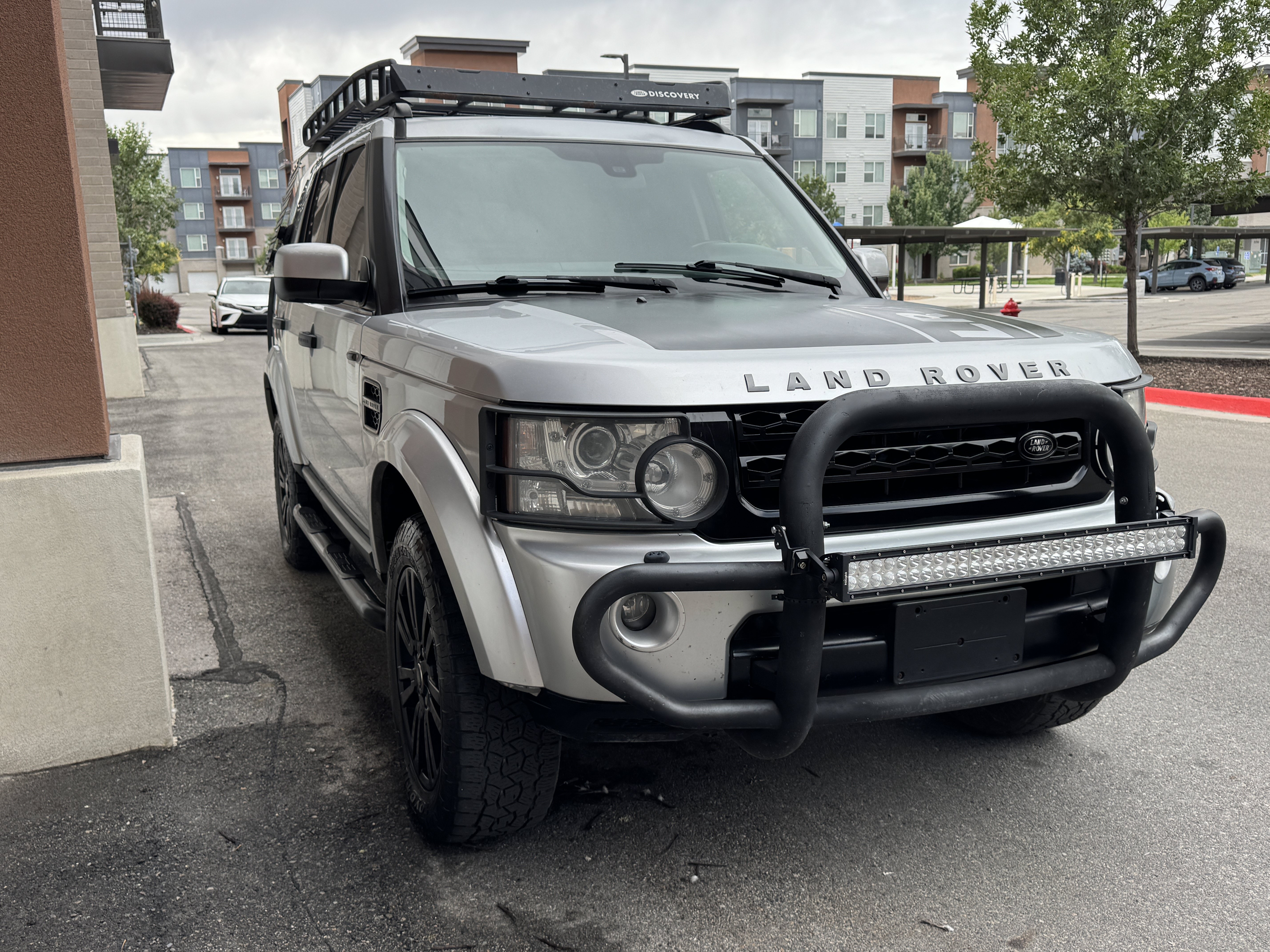 Used 2013 Land Rover LR4 AWD/4WD image 8