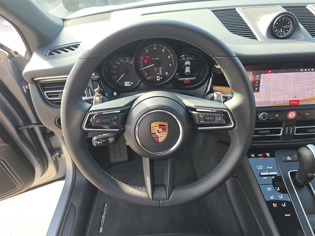 Certified 2025 Porsche Macan image 34