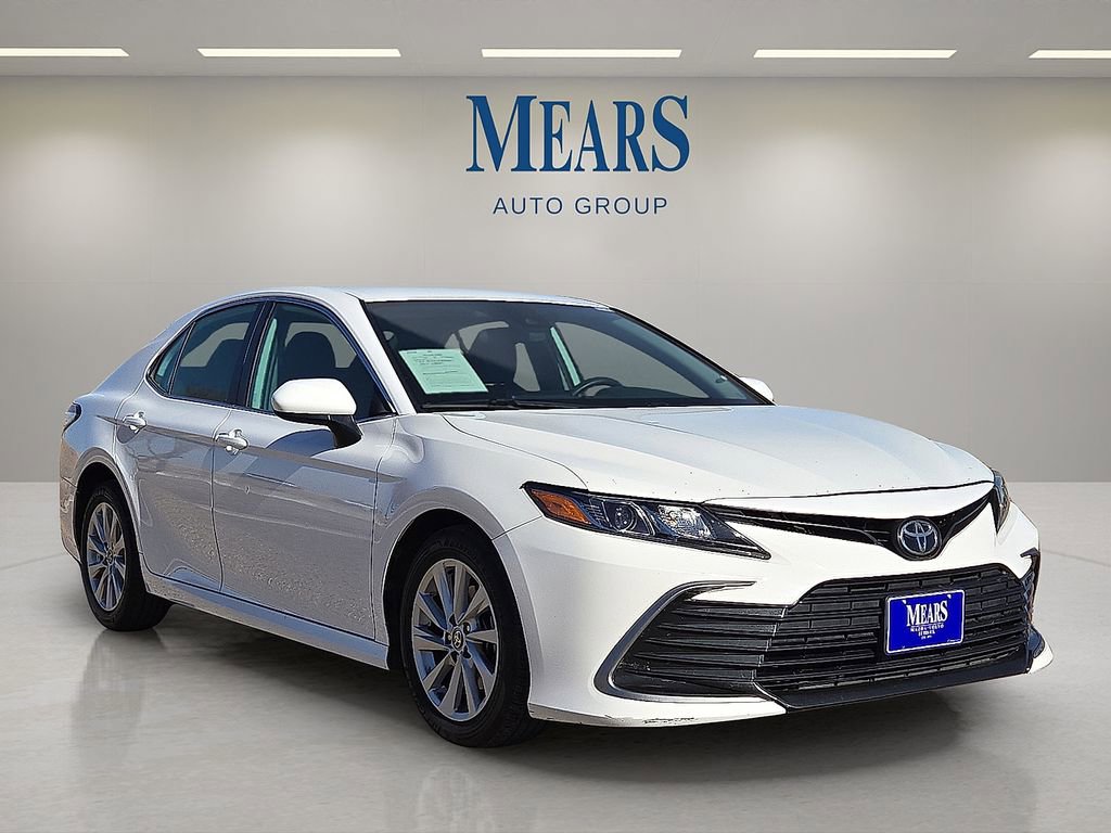 Used 2021 Toyota Camry LE image 7