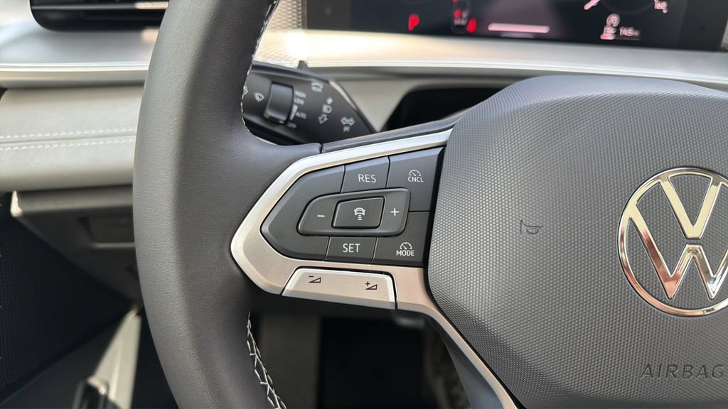 New 2026 Volkswagen Tiguan SE FWD image 21