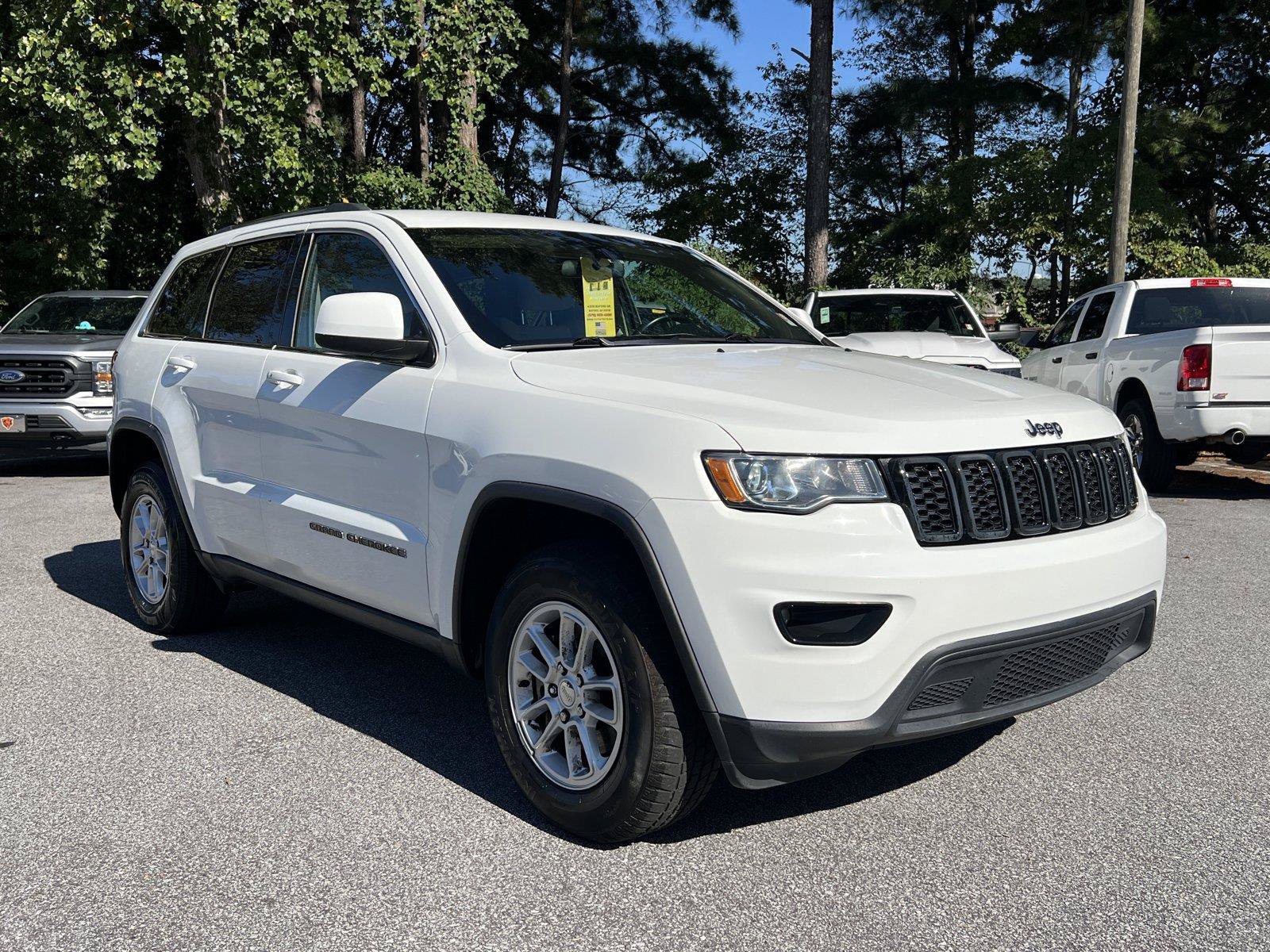 Used 2020 Jeep Grand Cherokee Laredo RWD image 4