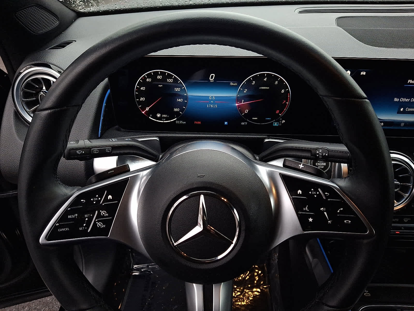 Used 2024 Mercedes-Benz GLB 250 4MATIC image 18