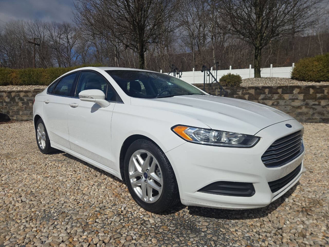 Used 2015 Ford Fusion SE image 1