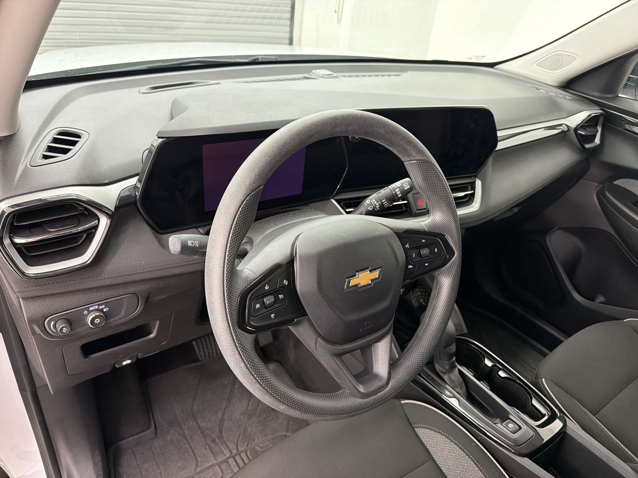 Used 2025 Chevrolet TrailBlazer LS w/ LS Convenience Package AWD/4WD image 4