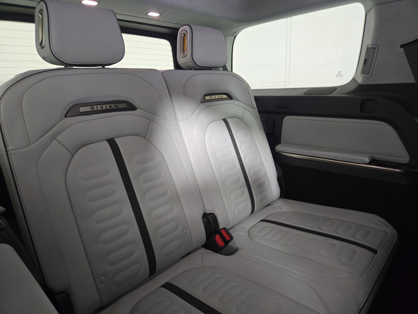 Used 2023 Rivian R1S Adventure AWD/4WD image 25