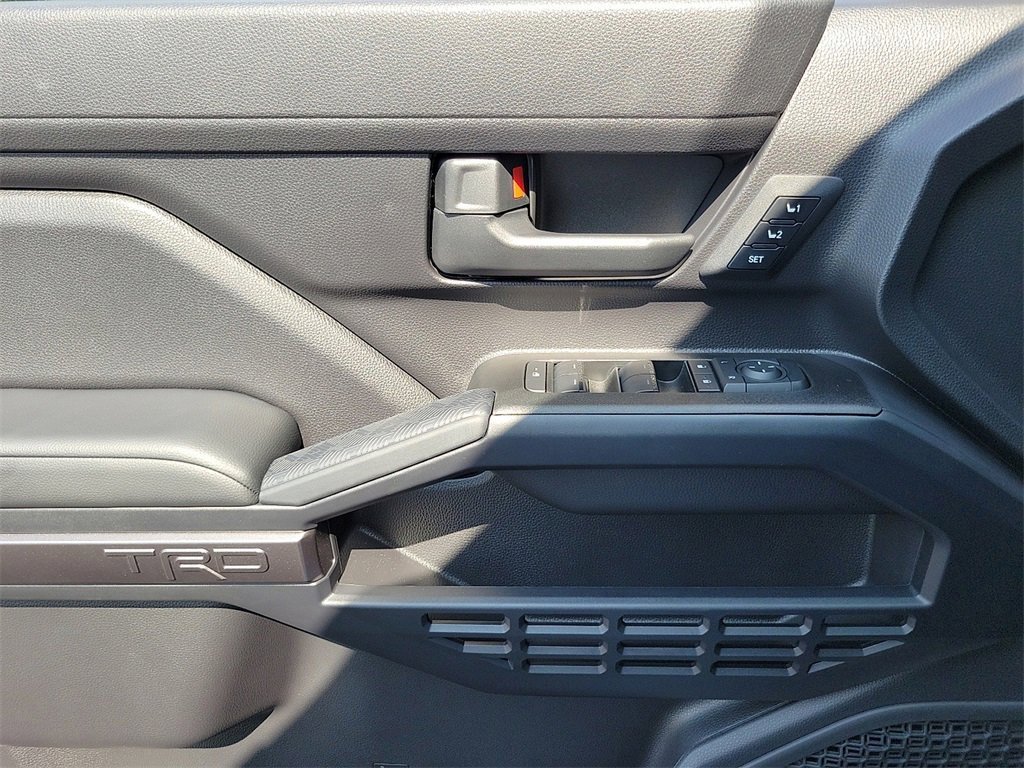 Used 2025 Toyota 4Runner Limited image 18