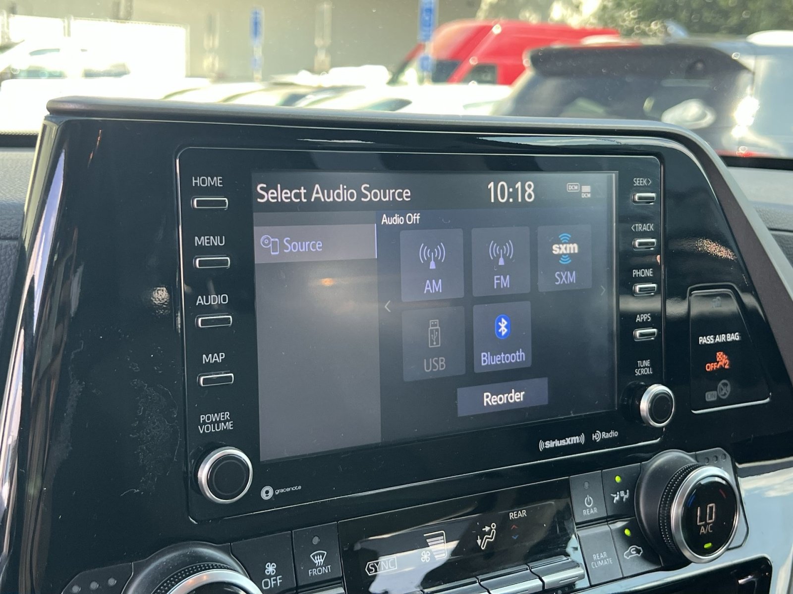 Used 2022 Toyota Highlander XLE AWD/4WD image 18