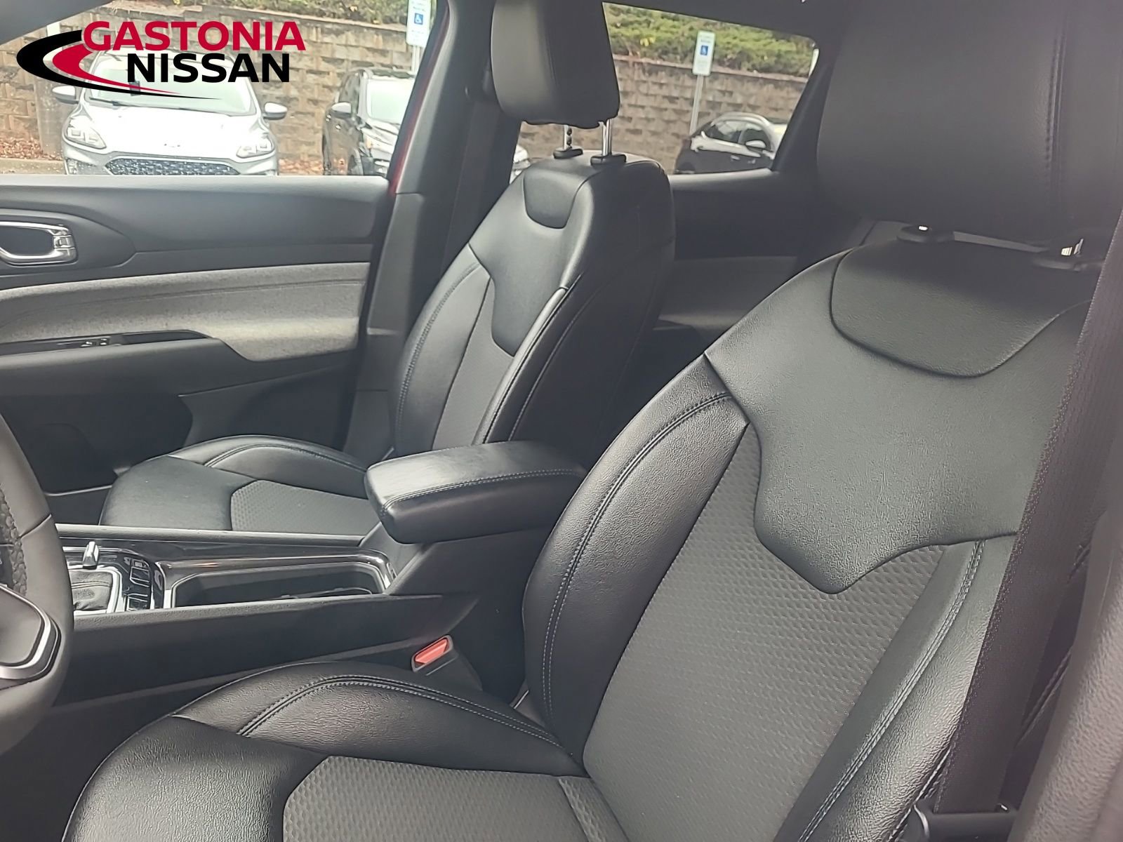 Used 2024 Jeep Compass Latitude image 50