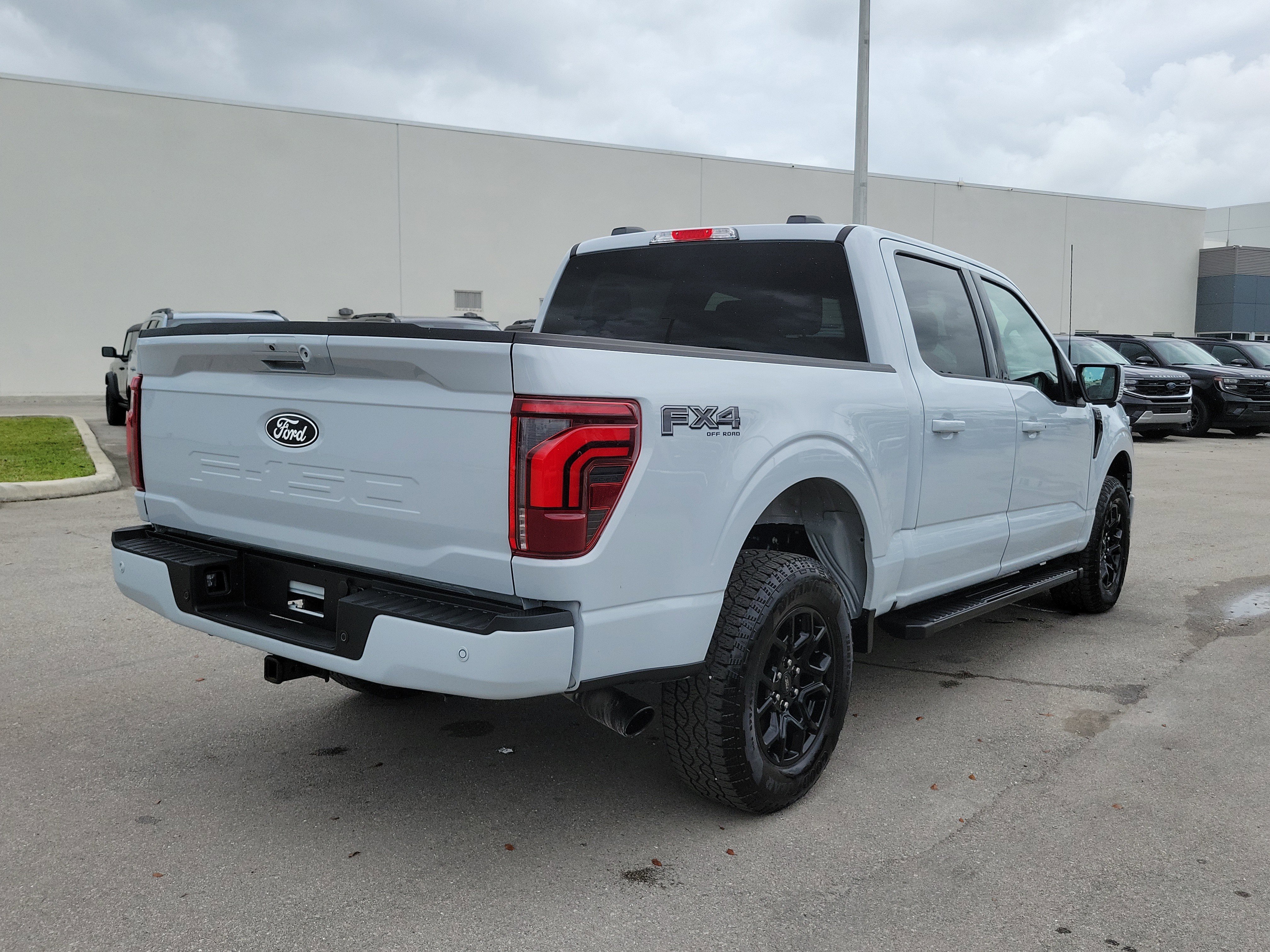 Used 2025 Ford F150 Lariat w/ FX4 Off-Road Package AWD/4WD image 5