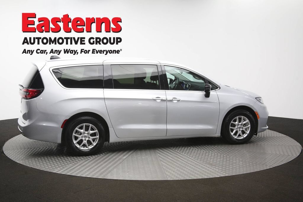 Used 2024 Chrysler Pacifica Touring-L FWD image 45