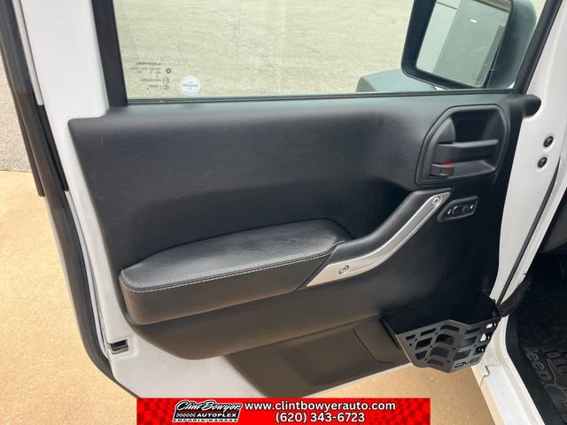 Used 2016 Jeep Wrangler Unlimited Rubicon AWD/4WD image 11