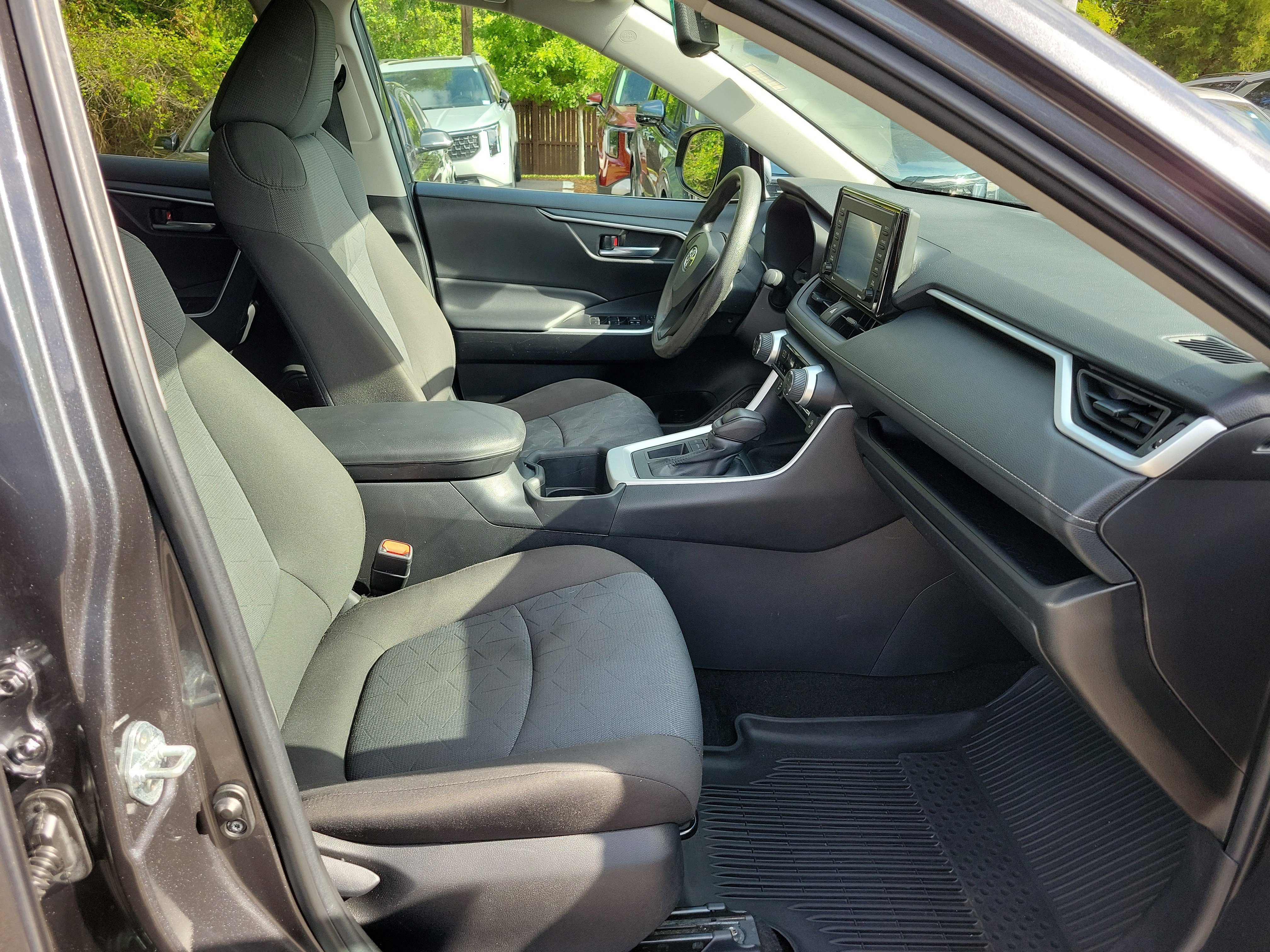 Used 2022 Toyota RAV4 XLE FWD image 7