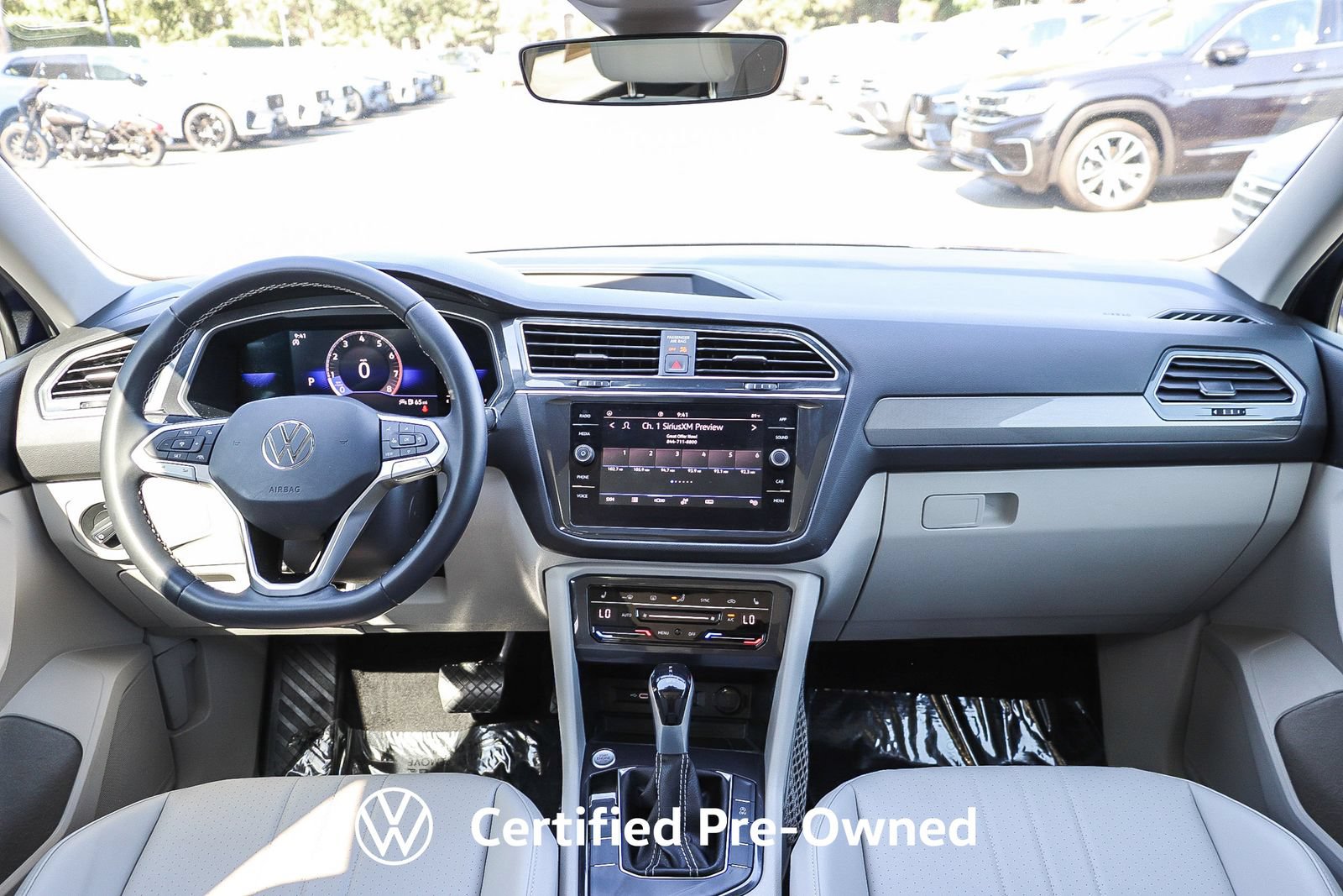 Used 2023 Volkswagen Tiguan SE w/ Panoramic Sunroof Package FWD image 14