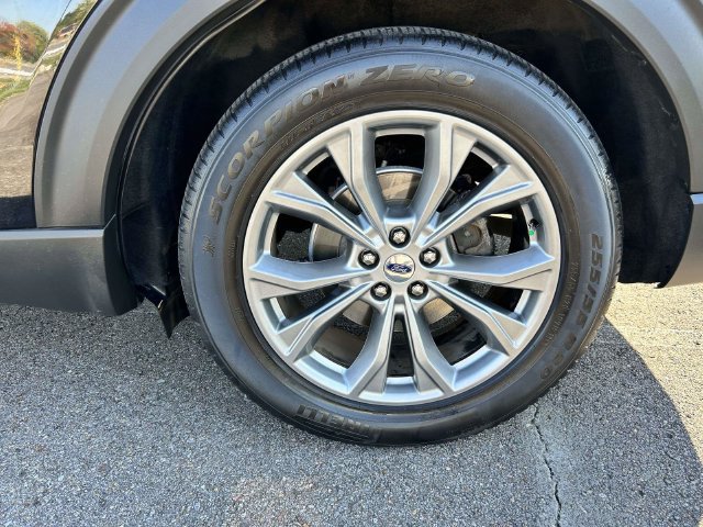 Used 2022 Ford Explorer XLT w/ Equipment Group 202A RWD image 3