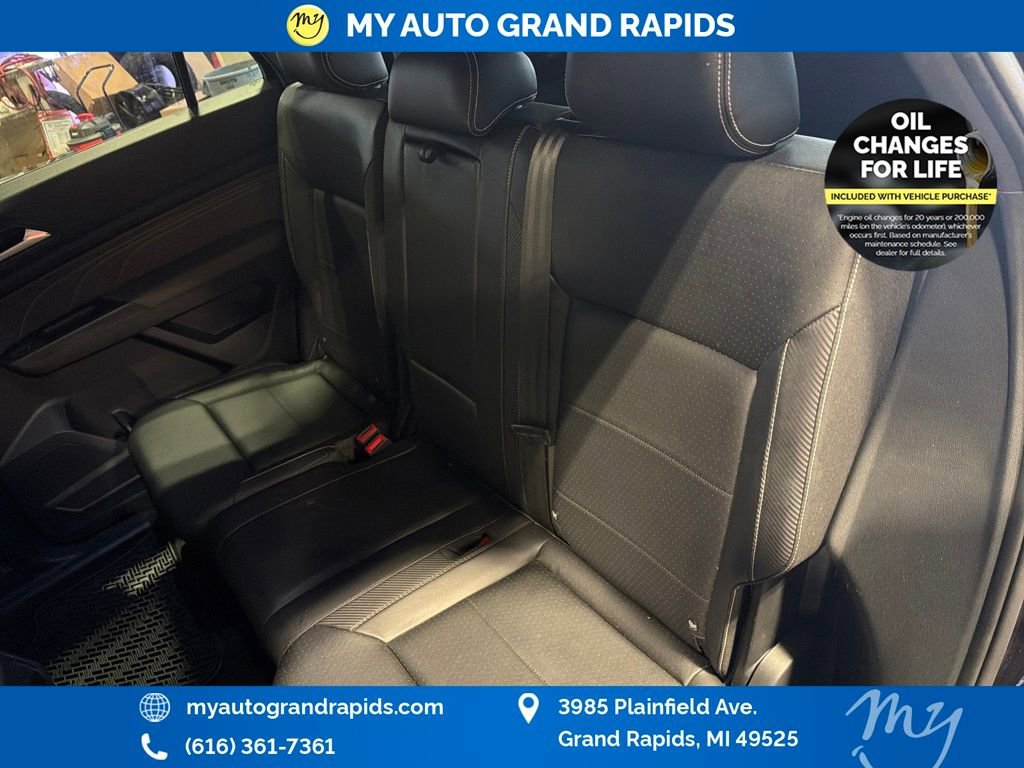 Used 2022 Volkswagen Atlas Cross Sport SE image 35