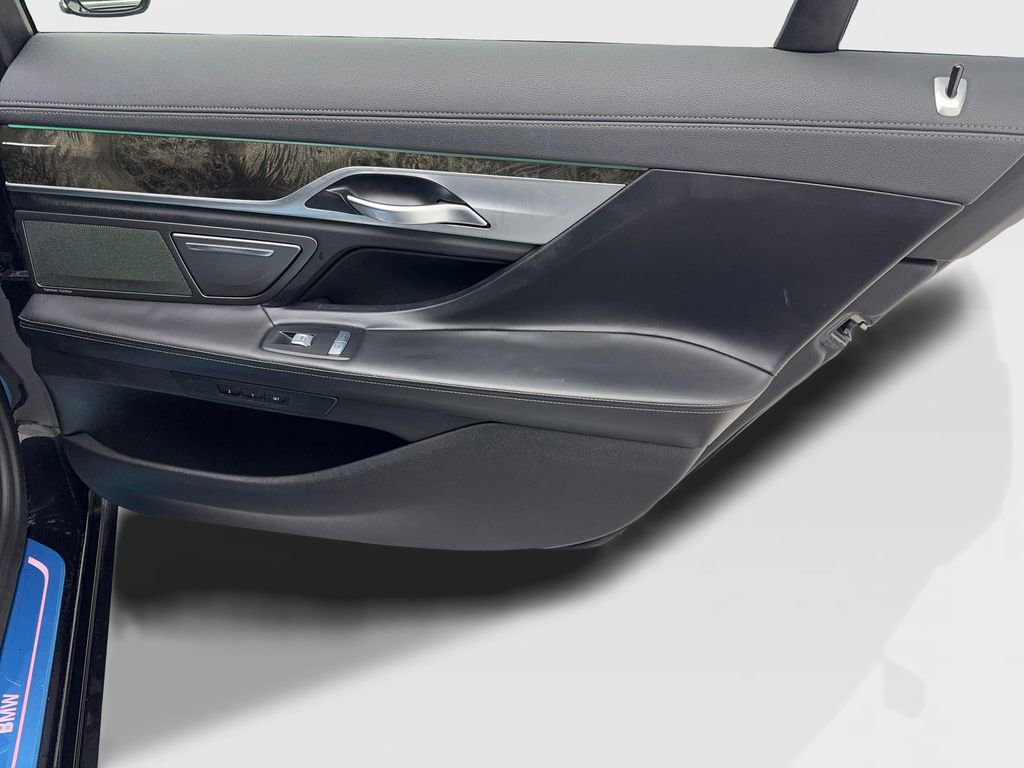 Used 2022 BMW 740i image 42