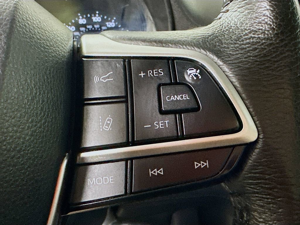 Used 2024 Toyota Sienna XLE FWD image 24