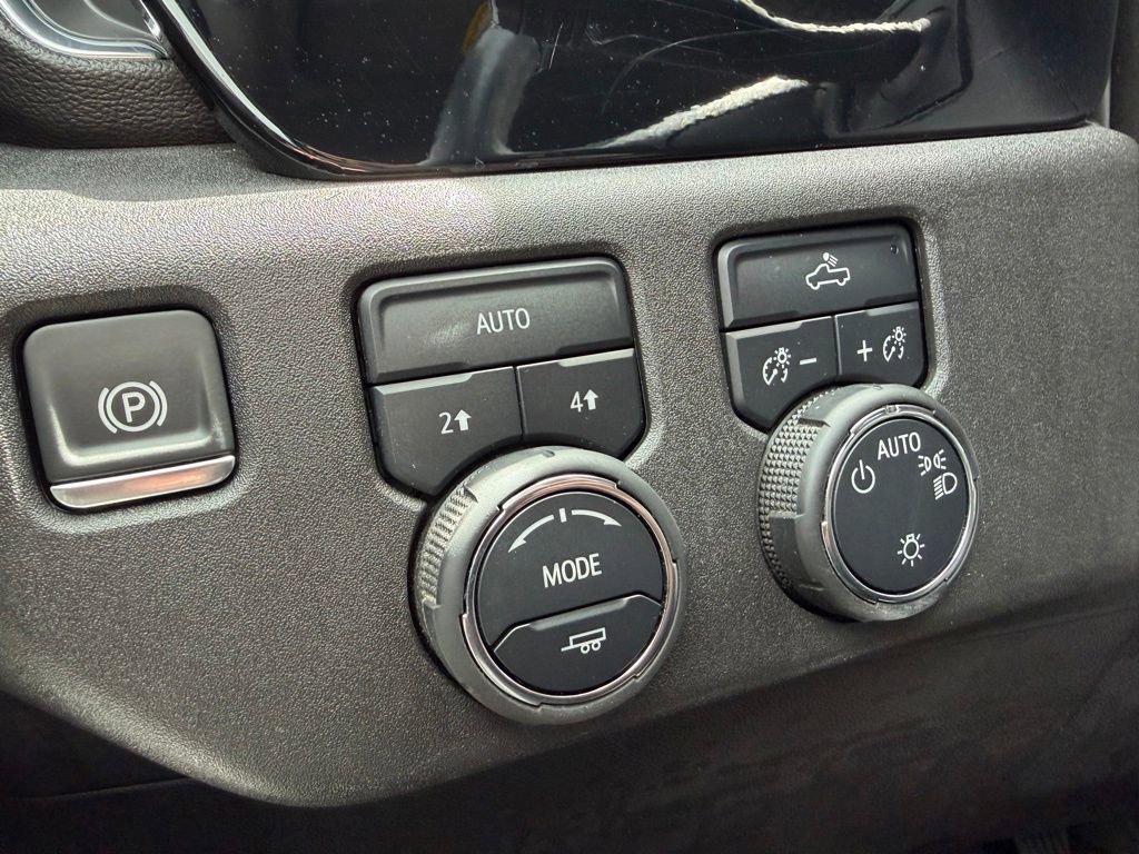 Certified 2025 Chevrolet Silverado 1500 LT AWD/4WD image 30