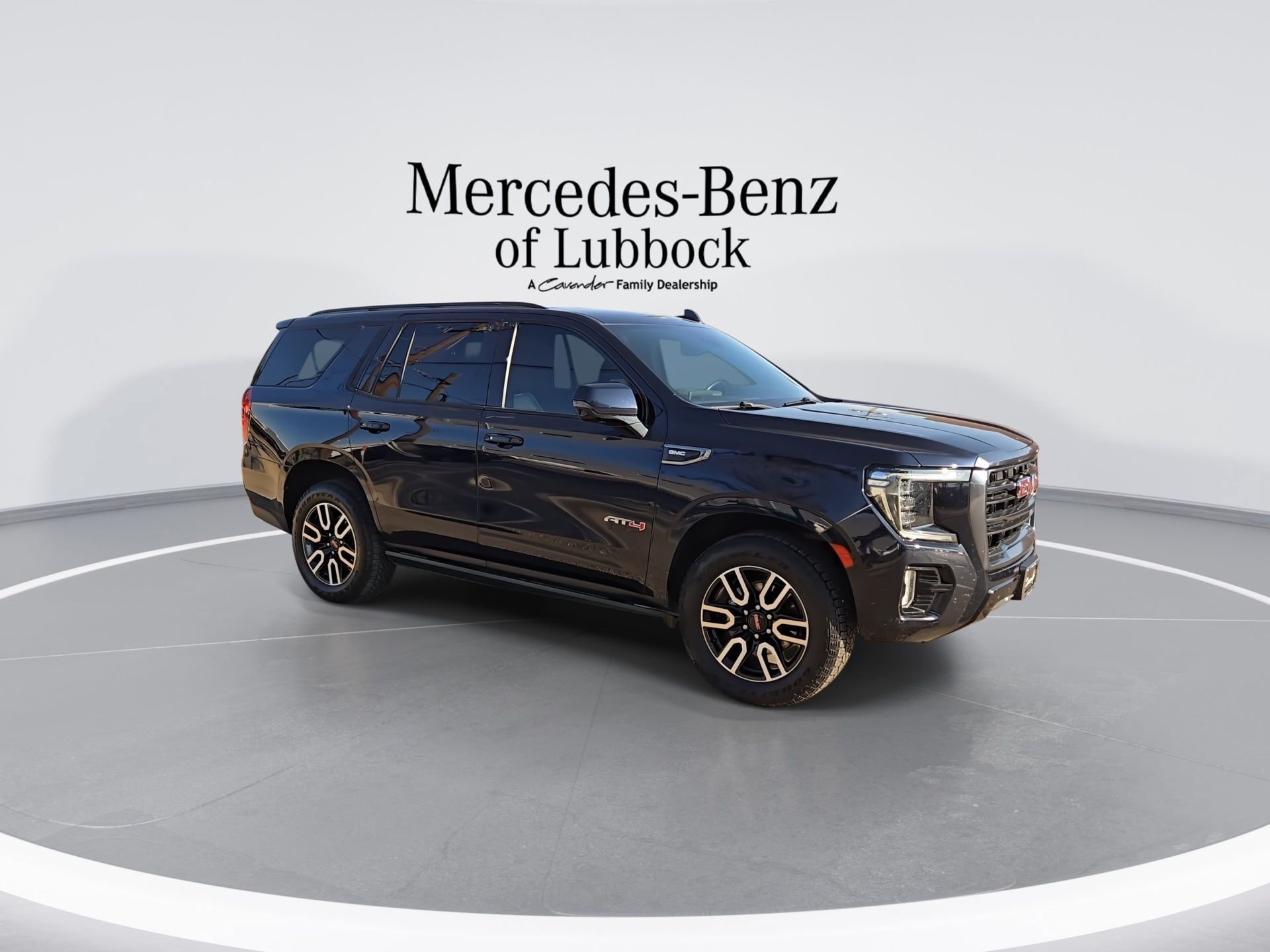 Used 2023 GMC Yukon AT4 w/ Technology Package AWD/4WD image 2