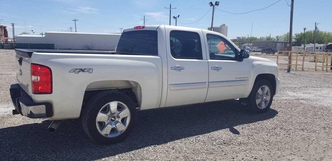 Used 2011 Chevrolet Silverado 1500 LTZ w/ LTZ White Diamond Edition AWD/4WD image 4