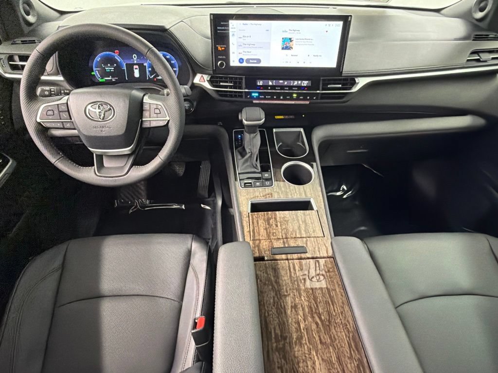 Used 2026 Toyota Sienna Limited FWD image 37