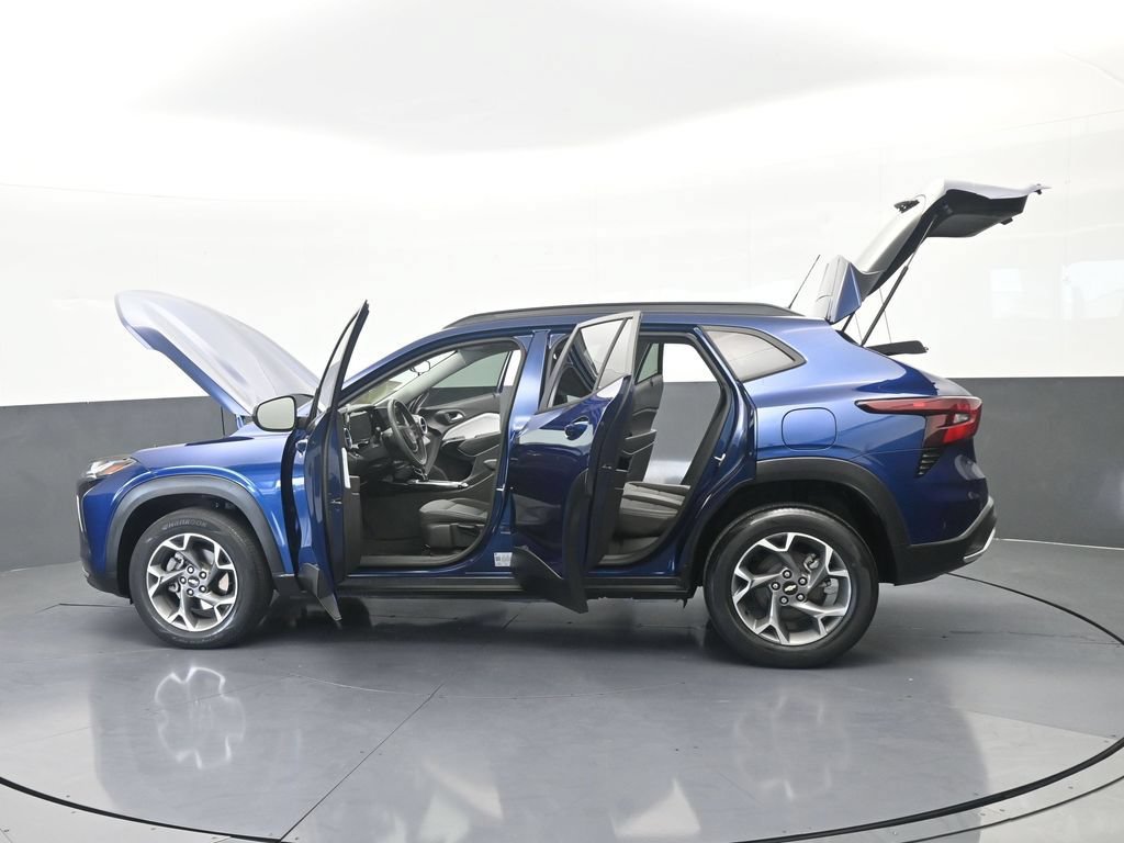 Used 2024 Chevrolet Trax LT FWD image 59