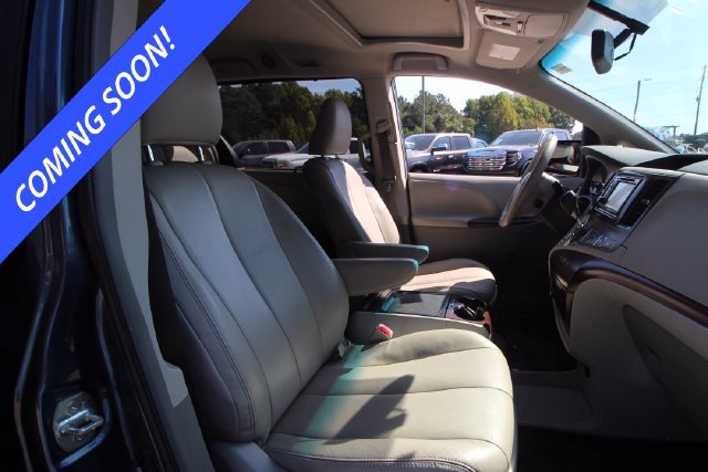Used 2014 Toyota Sienna XLE FWD image 4