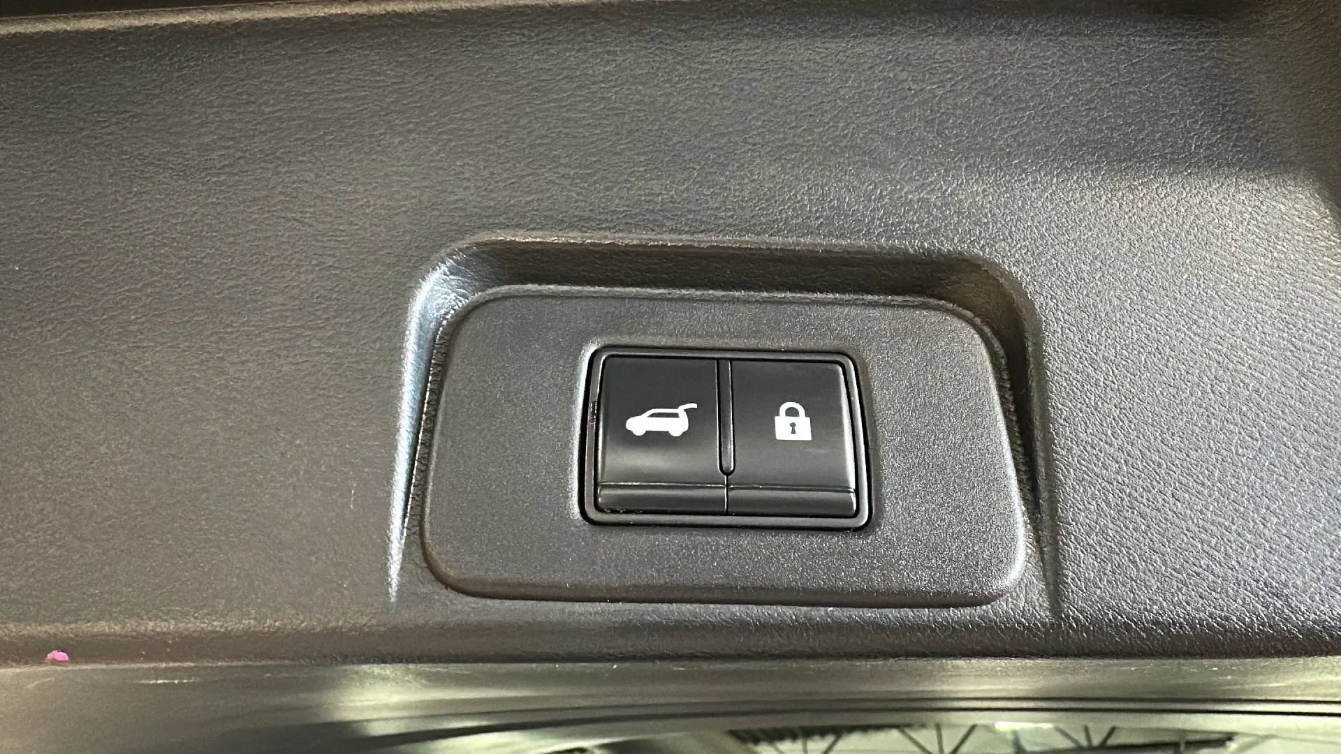 Used 2021 Nissan Rogue SL w/ Premium Package image 15