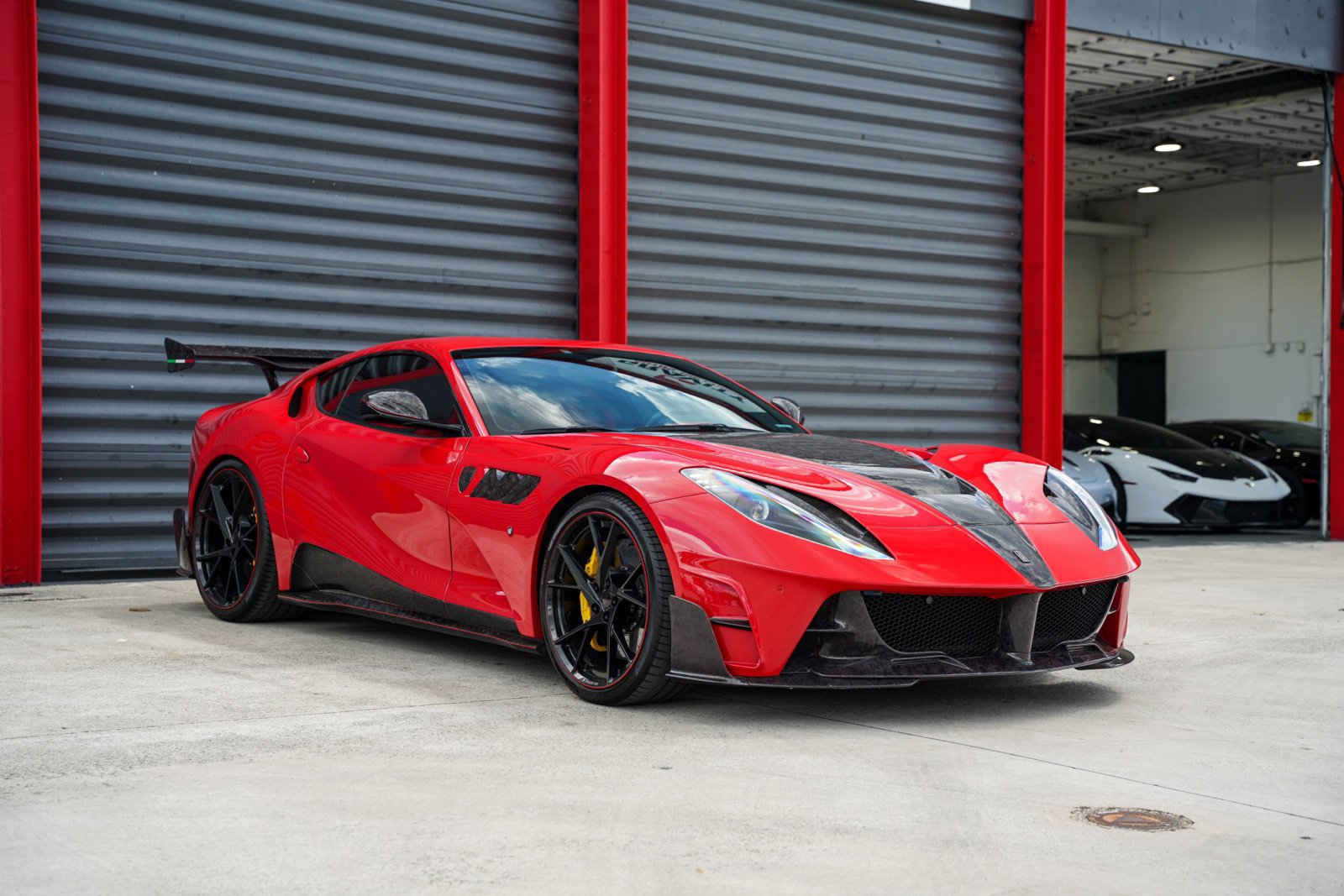 Used 2020 Ferrari 812 Superfast RWD image 13