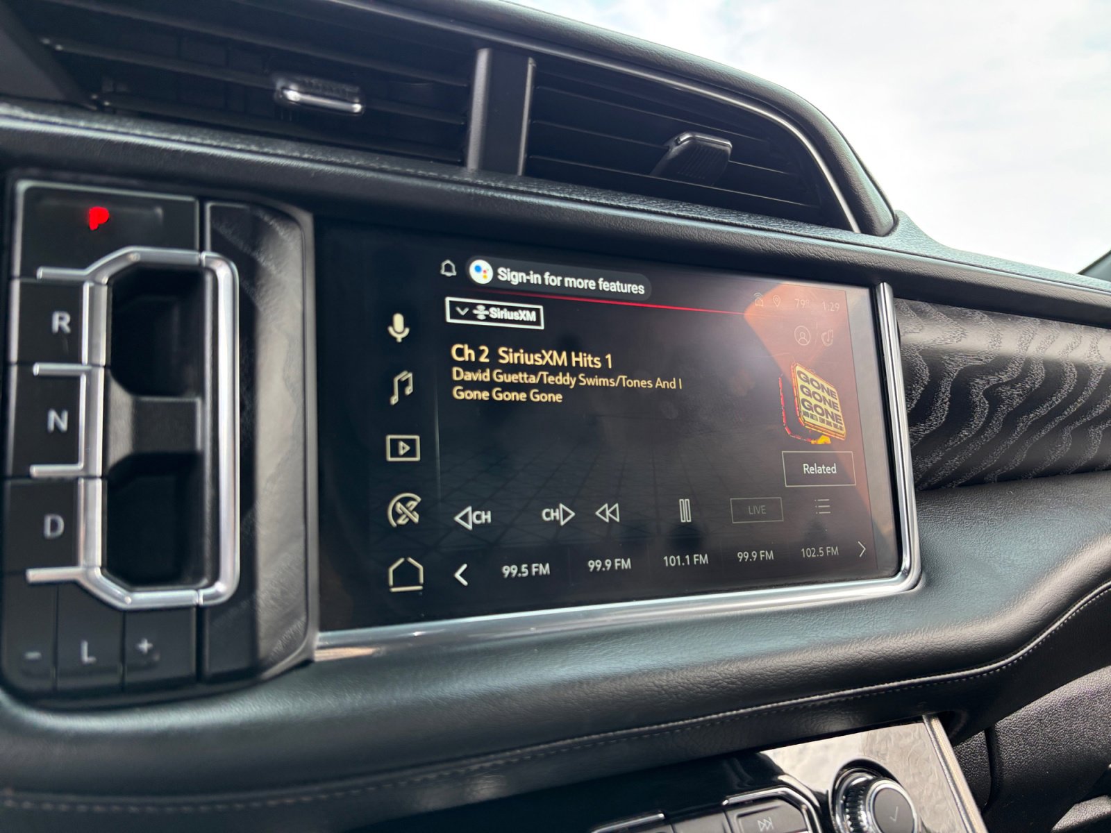 Used 2023 GMC Yukon Denali w/ Advanced Technology Package image 12