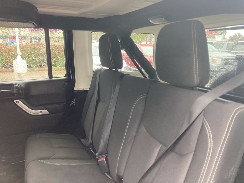 Used 2018 Jeep Wrangler Unlimited Rubicon w/ Dual Top Group AWD/4WD image 12