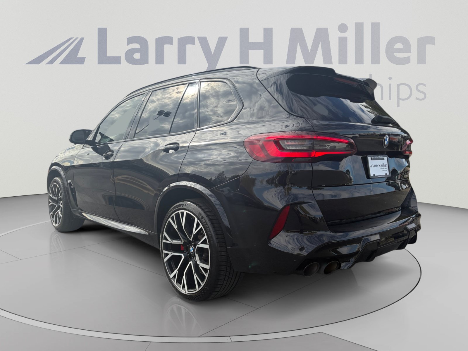 Used 2022 BMW X5 M w/ Competition Package 2 AWD/4WD image 3