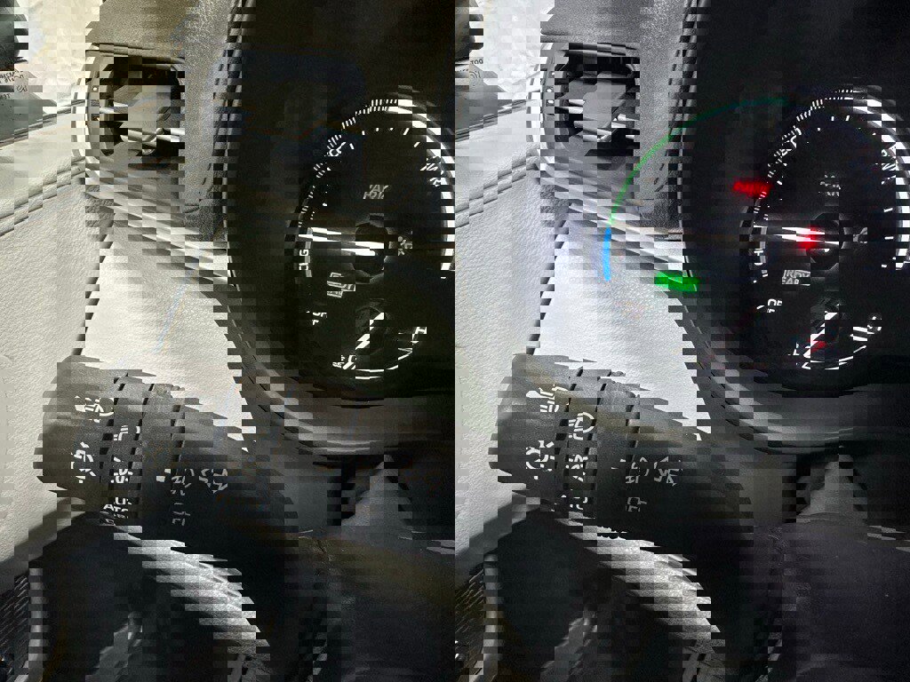 Used 2025 Toyota Sienna XLE image 21