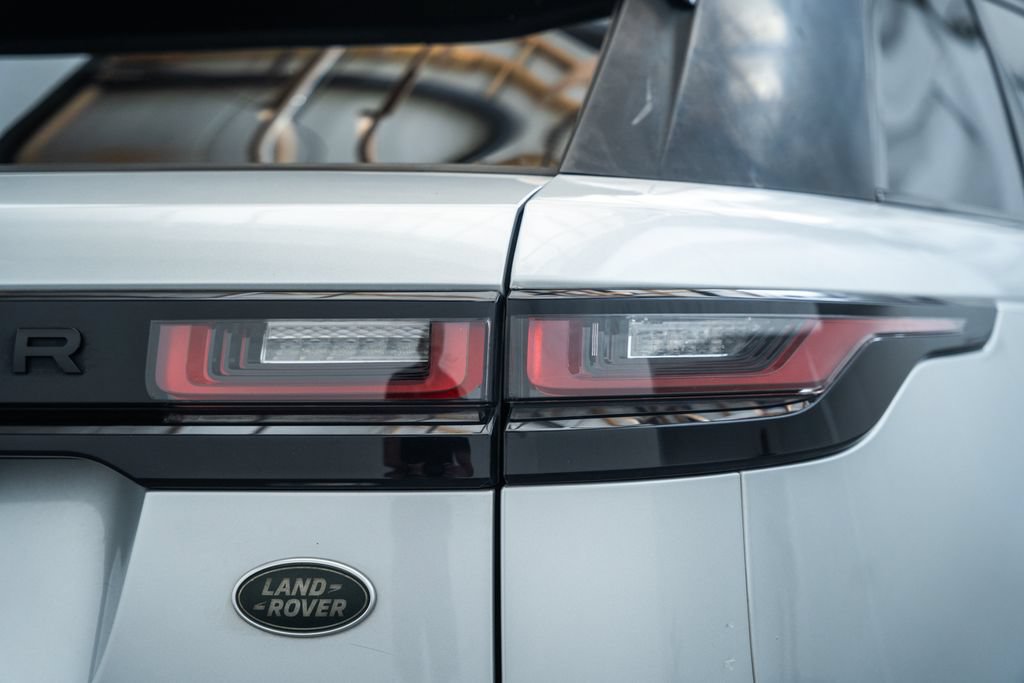 Used 2018 Land Rover Range Rover Velar R-Dynamic SE AWD/4WD image 8