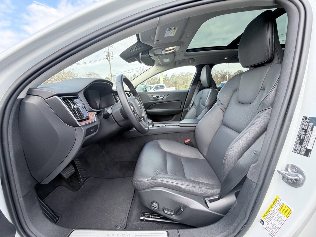 Used 2025 Volvo V60 B5 Cross Country Plus image 20