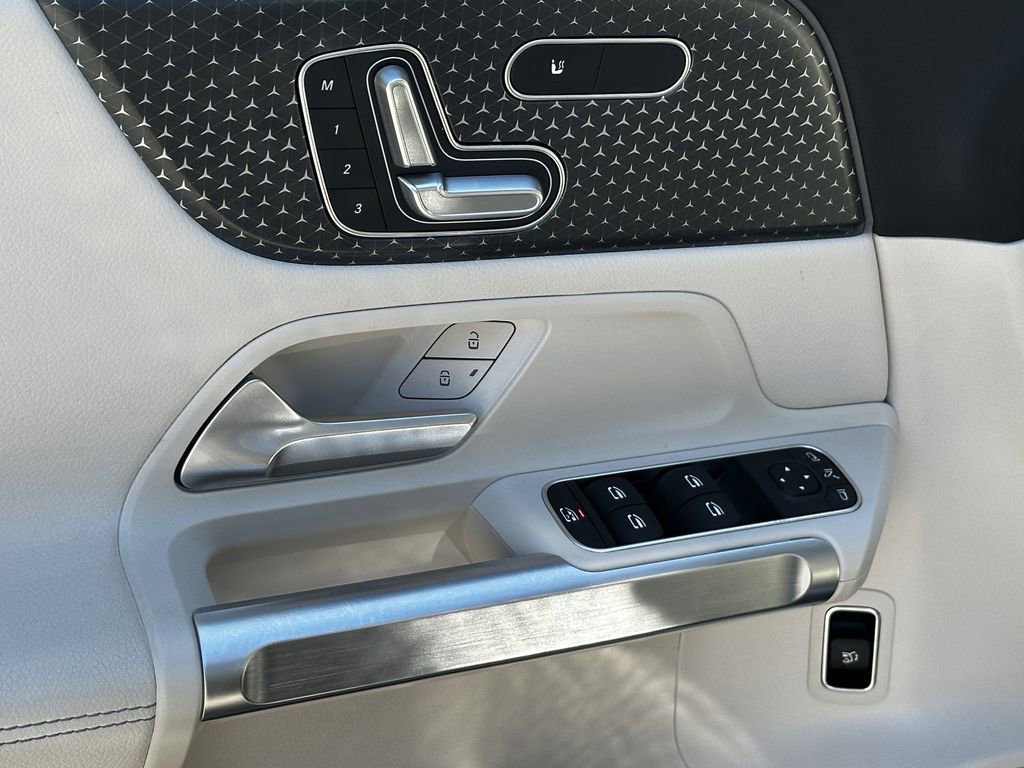 Certified 2025 Mercedes-Benz GLB 250 4MATIC image 11