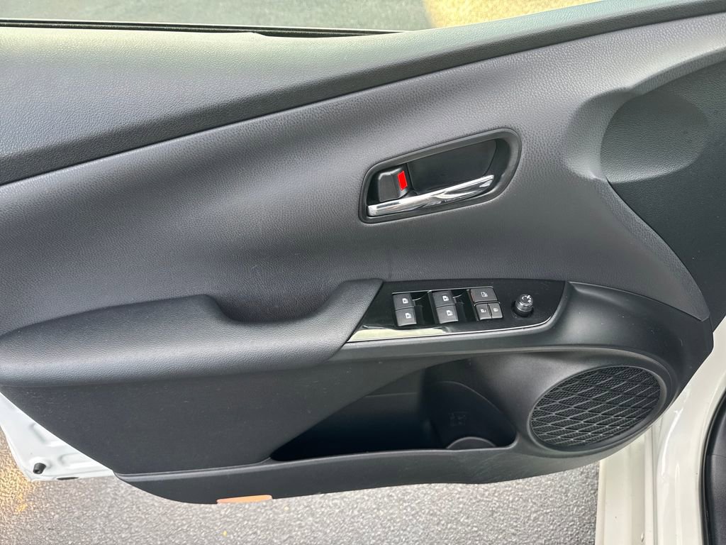 Used 2018 Toyota Prius Four image 11