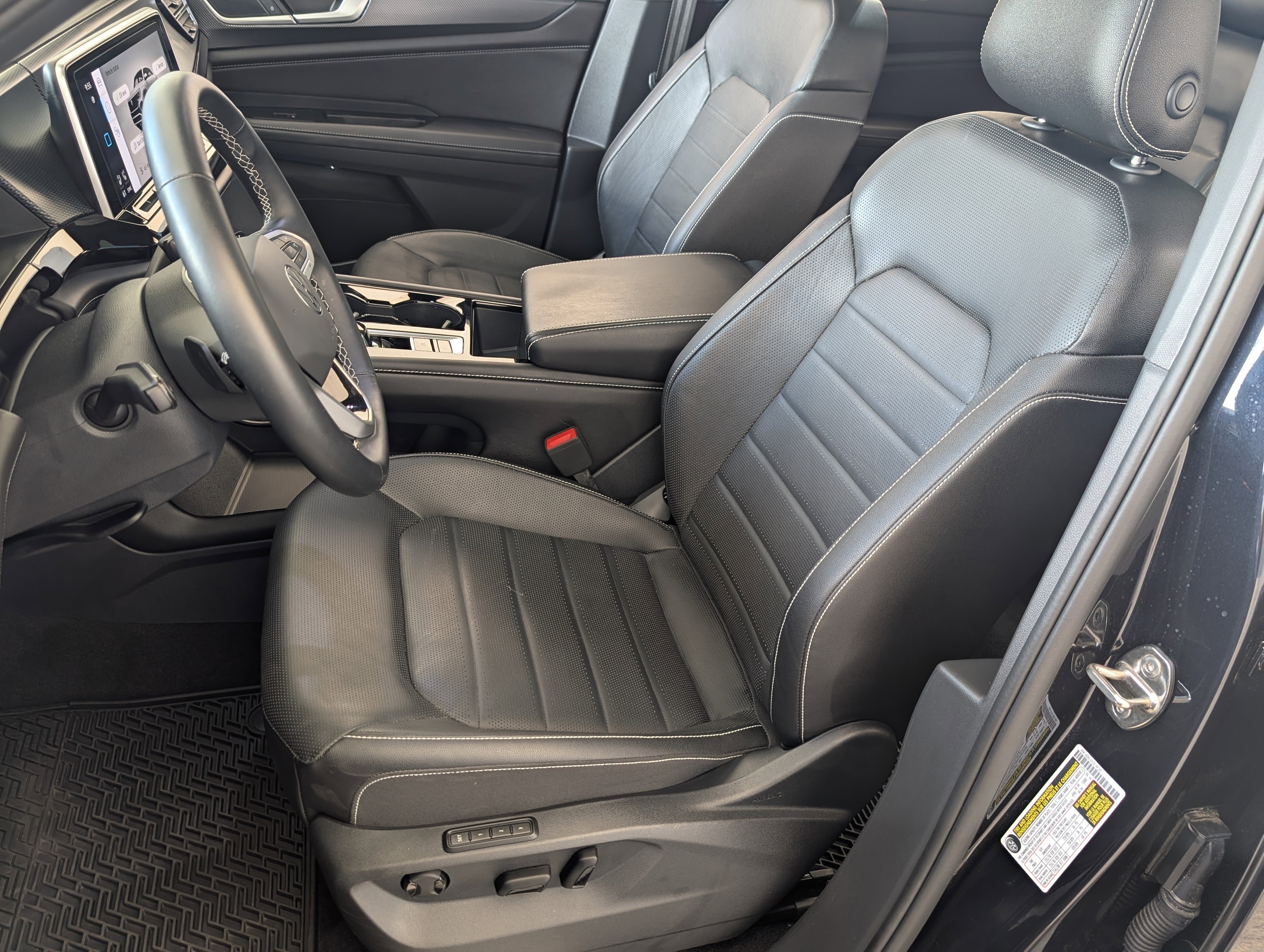 Used 2025 Volkswagen Atlas Cross Sport SEL image 17