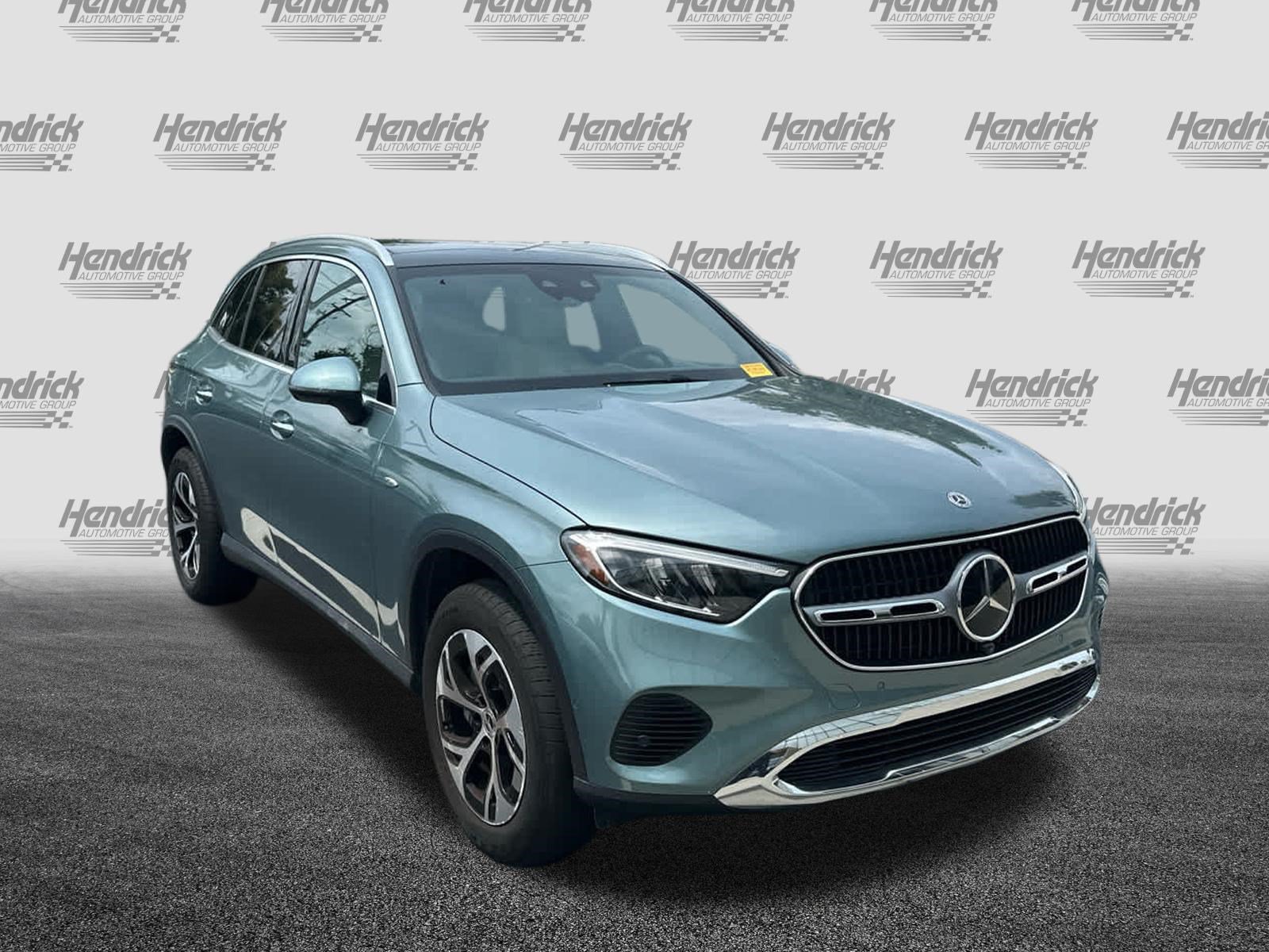 Used 2025 Mercedes-Benz GLC 350e 4MATIC image 3