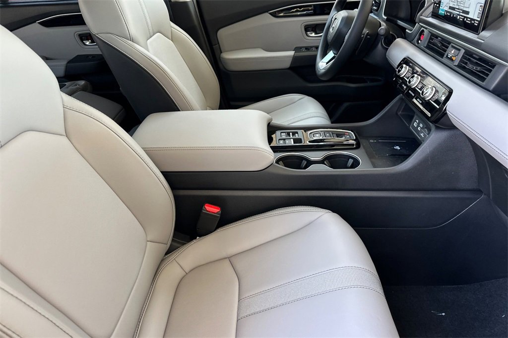 New 2025 Honda Pilot Touring image 18